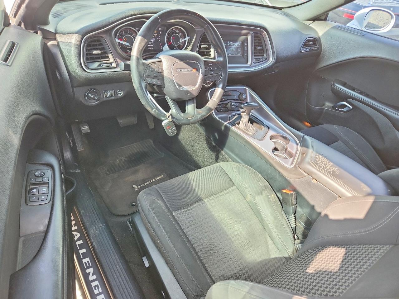 2C3CDZAT3FH702305 · 2015 DODGE CHALLENGER · 8/12