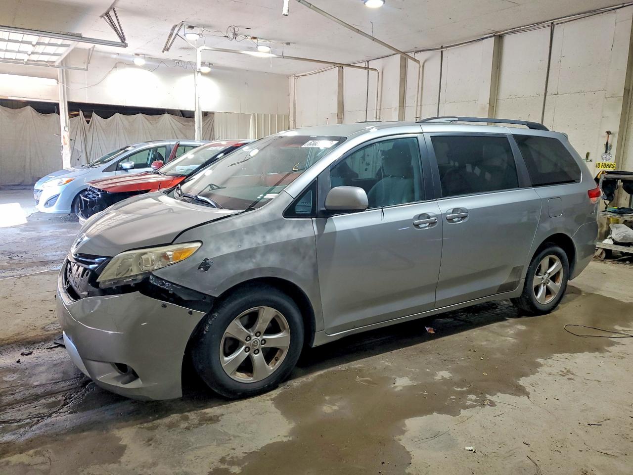 5TDKK3DC5BS053480 · 2011 TOYOTA SIENNA