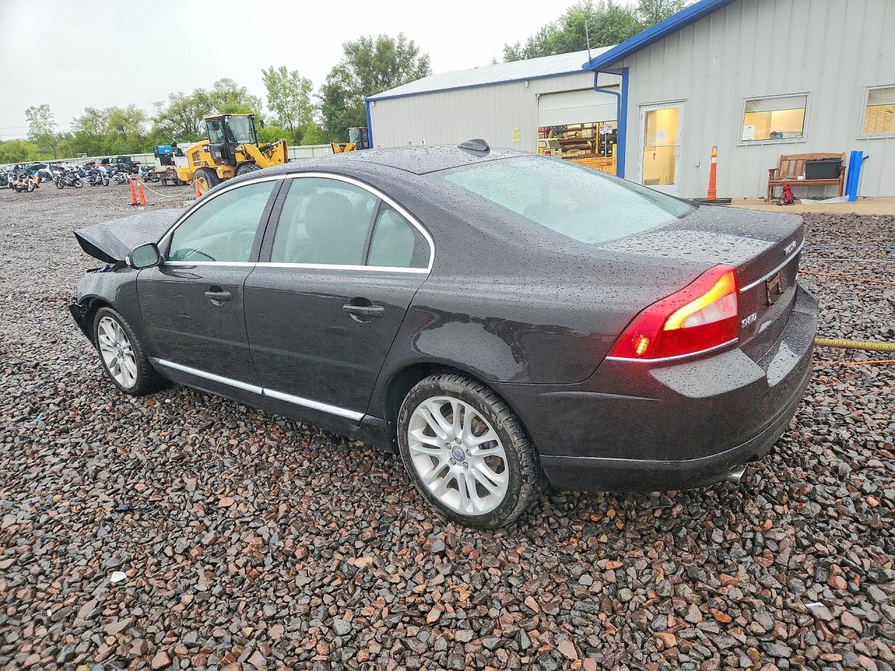YV1AH852981057819 · 2008 VOLVO S80 · 2/12