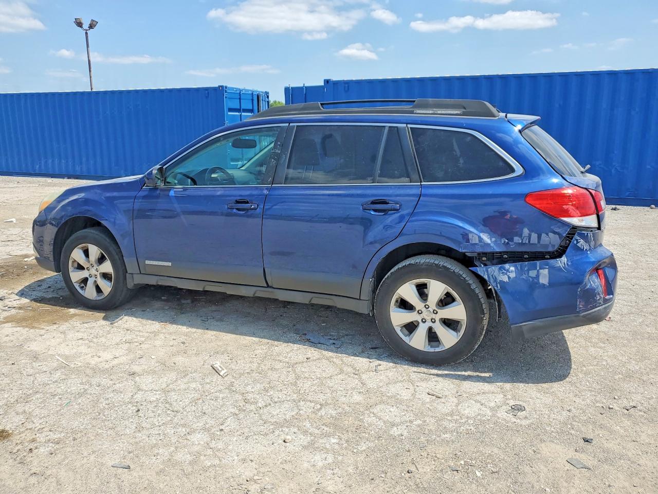 4S4BRDKCXB2382392 · 2011 SUBARU OUTBACK · 2/13