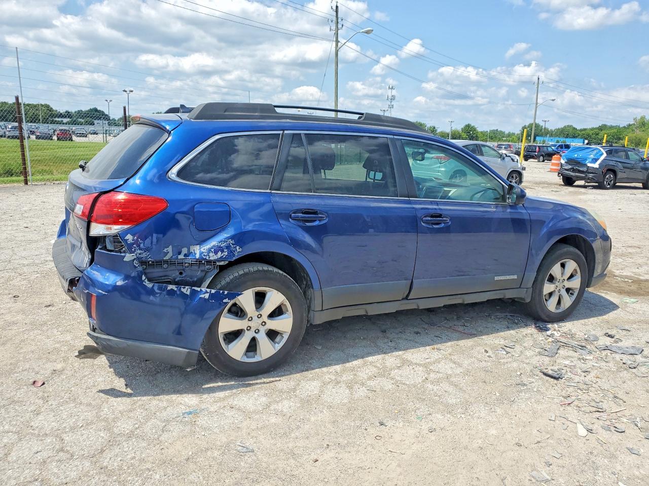 4S4BRDKCXB2382392 · 2011 SUBARU OUTBACK · 3/13