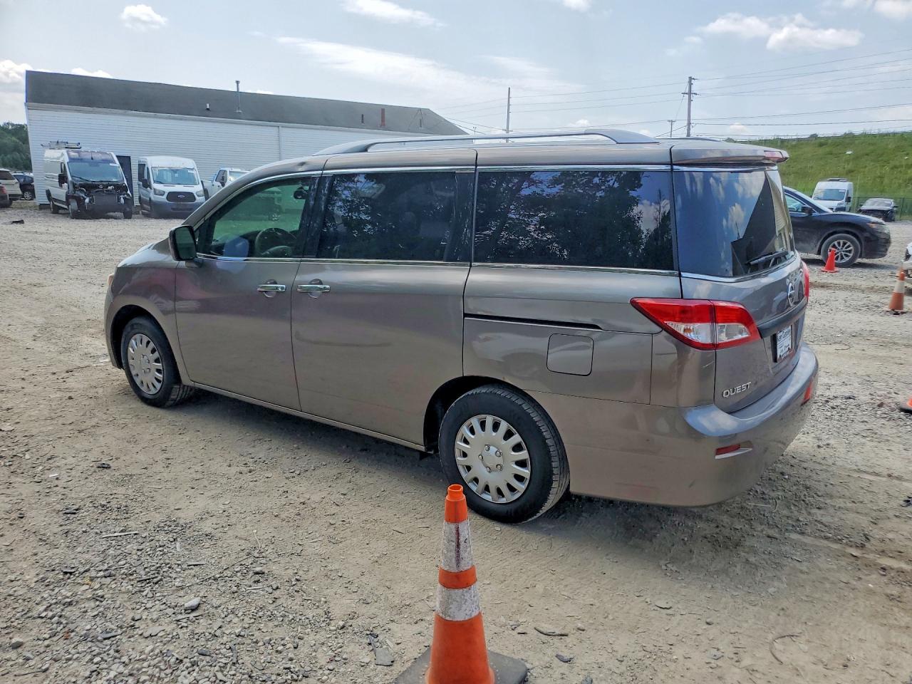 JN8AE2KP6G9150023 · 2016 NISSAN QUEST · 2/13