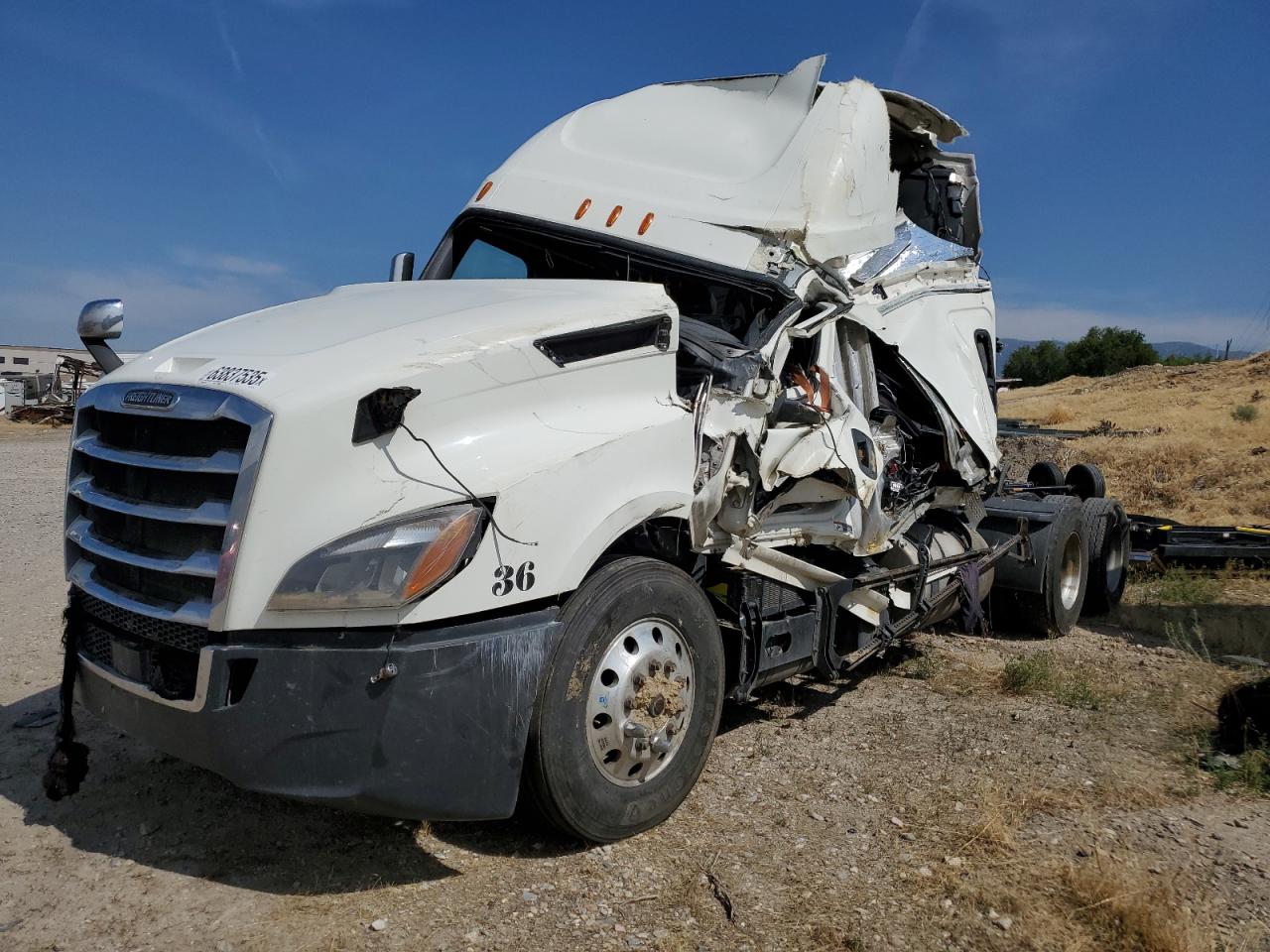 3AKJHHDR1LSKL7794 · 2020 FREIGHTLINER CASCADIA 126 · 2/10