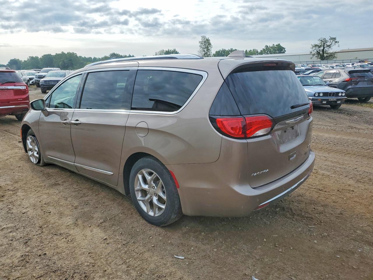 2C4RC1GG3HR747889 · 2017 CHRYSLER PACIFICA · 2/13