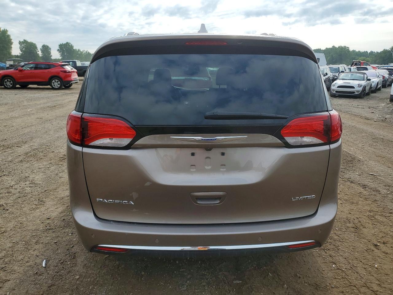 2C4RC1GG3HR747889 · 2017 CHRYSLER PACIFICA · 6/13