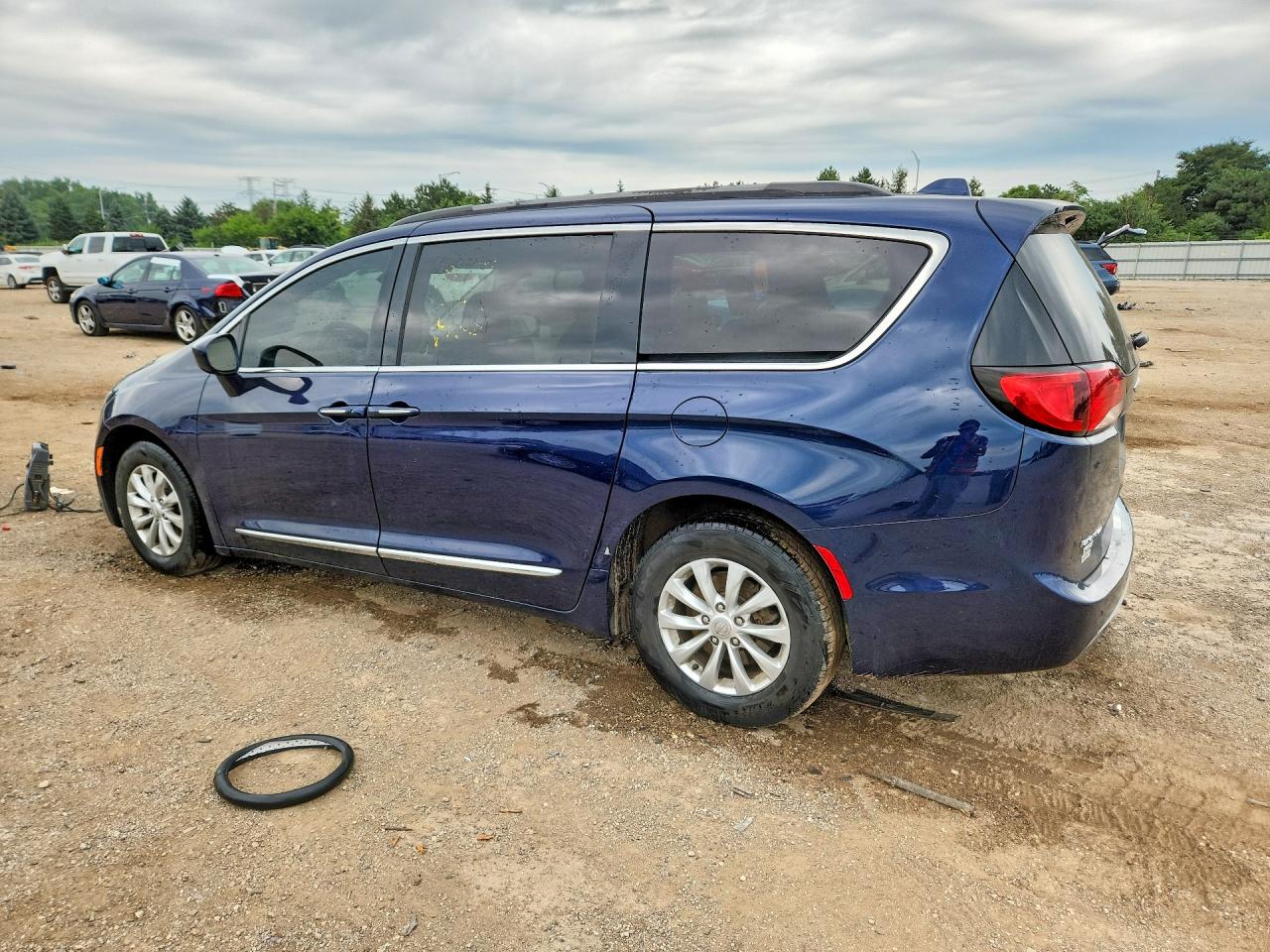 2C4RC1BGXHR831828 · 2017 CHRYSLER PACIFICA · 2/12