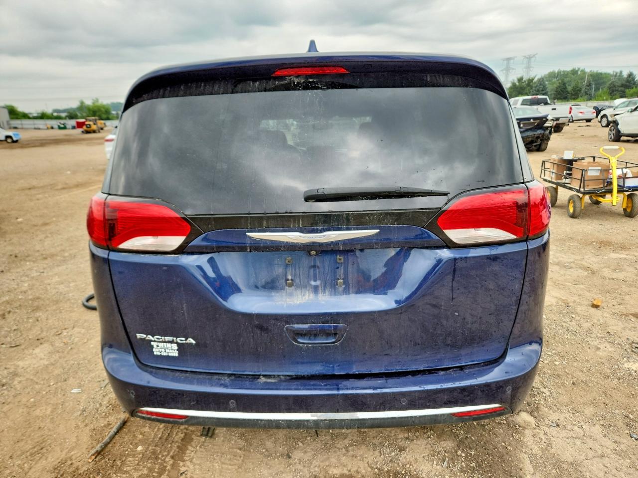 2C4RC1BGXHR831828 · 2017 CHRYSLER PACIFICA · 6/12