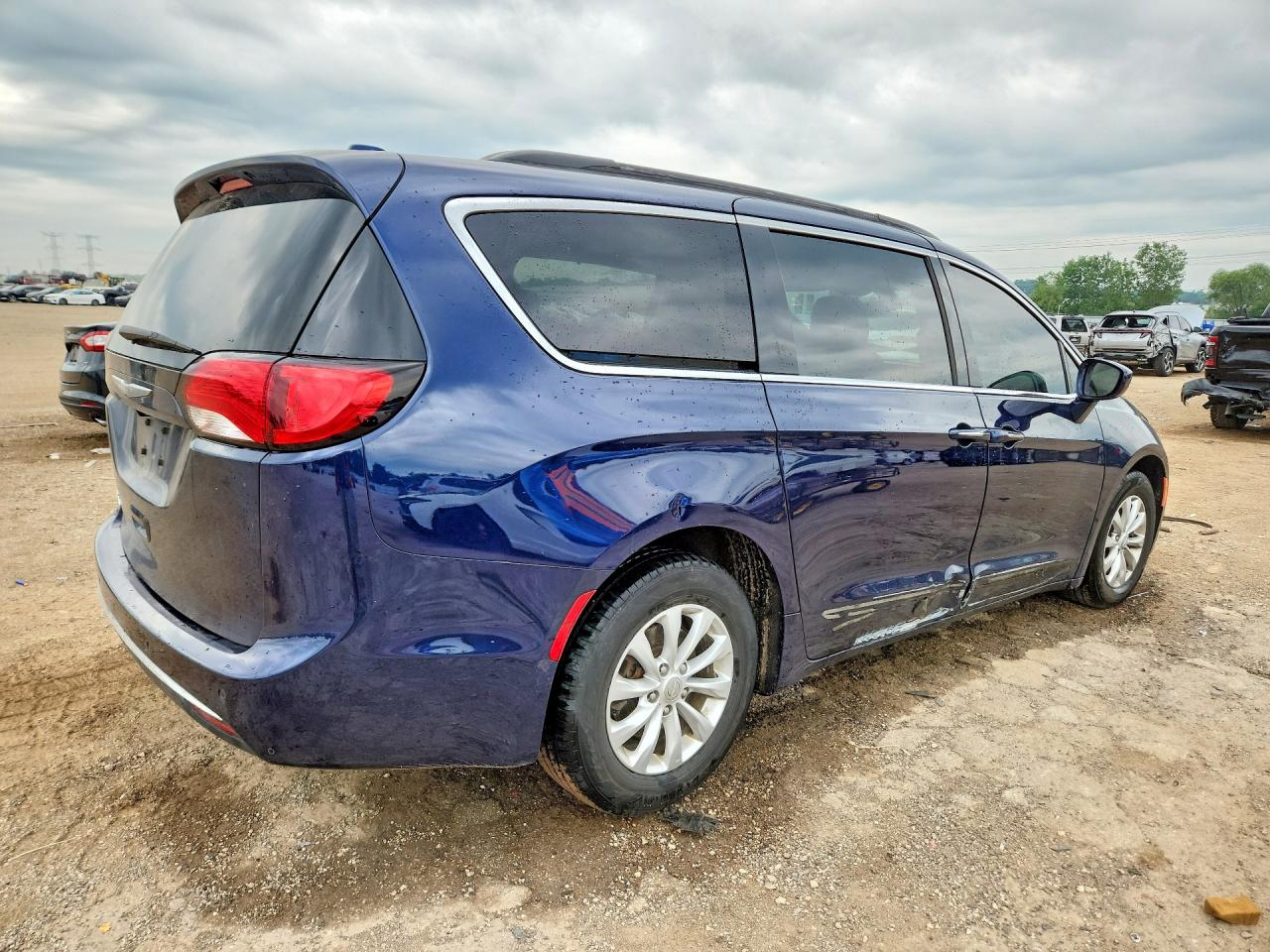 2C4RC1BGXHR831828 · 2017 CHRYSLER PACIFICA · 3/12