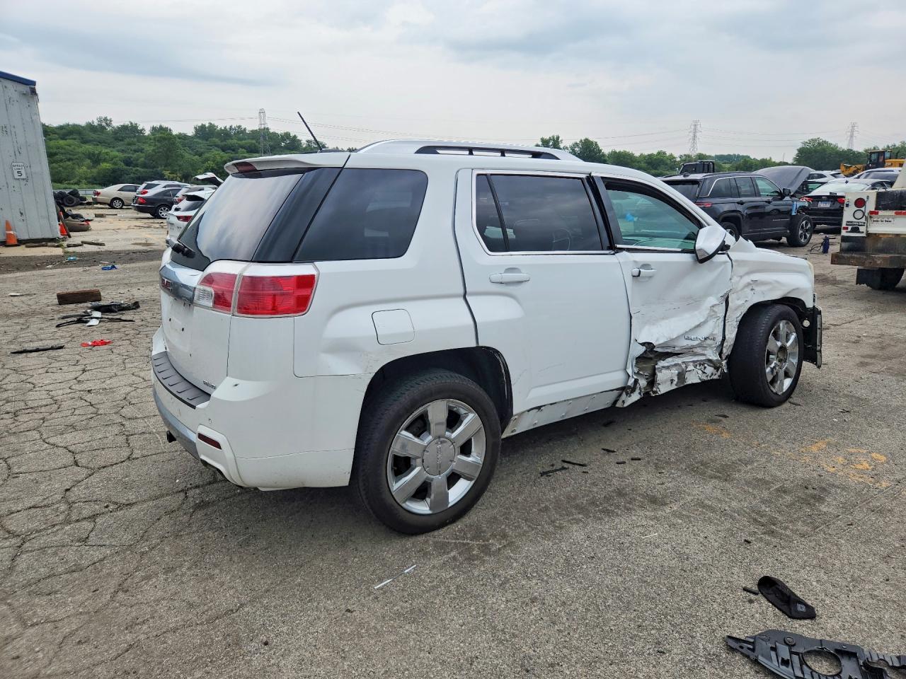 2GKFLZE35F6268443 · 2015 GMC TERRAIN · 3/13