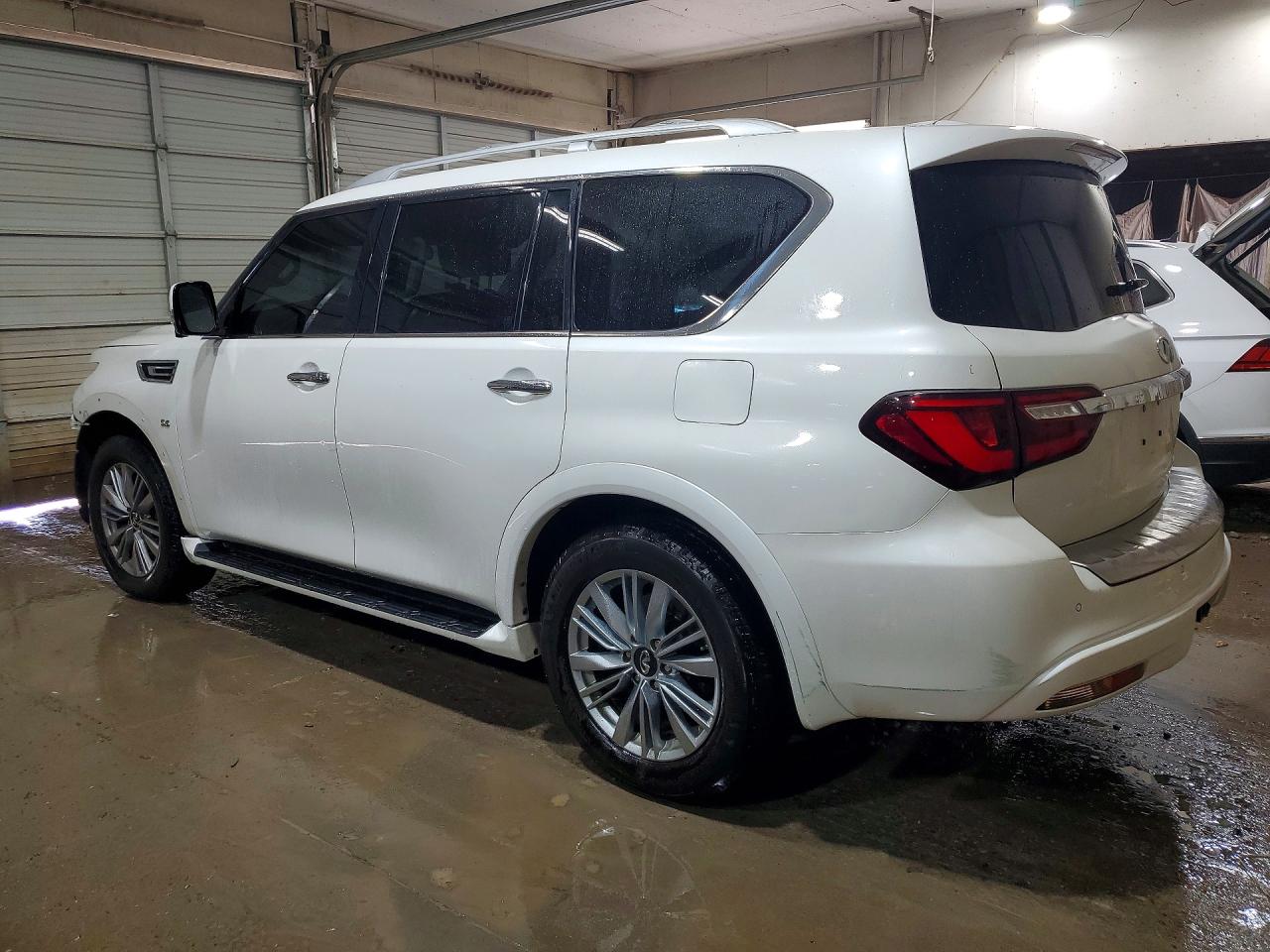 JN8AZ2NE6J9195260 · 2018 INFINITI QX80 · 2/14