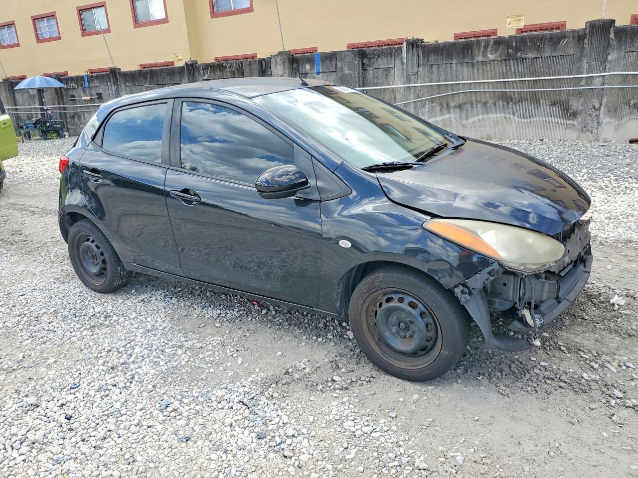 JM1DE1KZXE0182091 · 2014 MAZDA MAZDA2 · 4/13