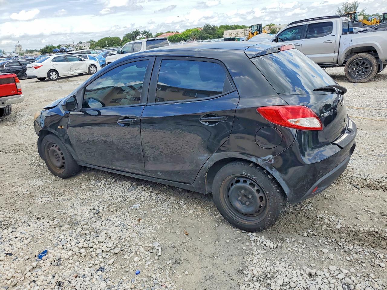 JM1DE1KZXE0182091 · 2014 MAZDA MAZDA2 · 2/13