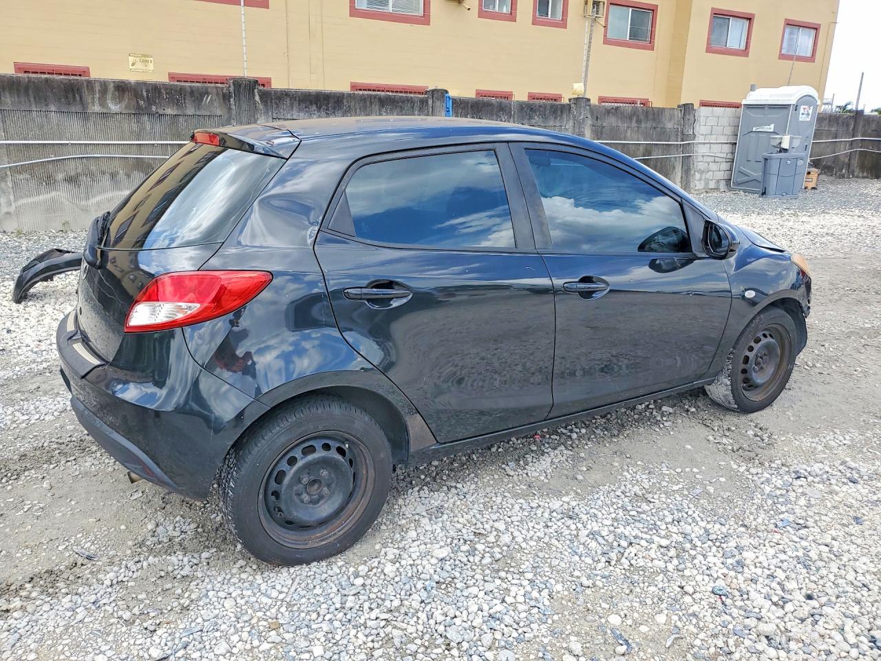 JM1DE1KZXE0182091 · 2014 MAZDA MAZDA2 · 3/13