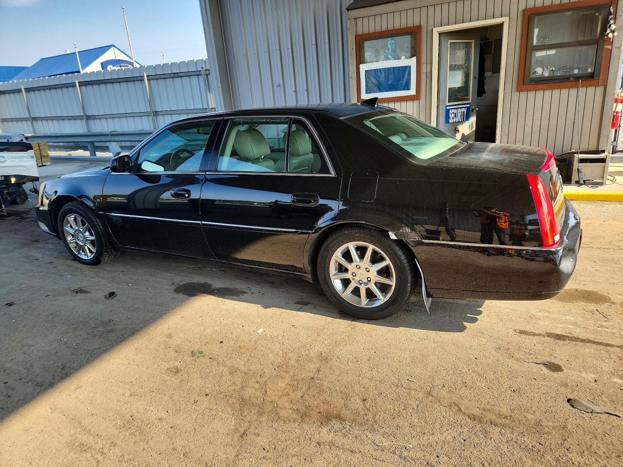 1G6KD5E65BU143676 · 2011 CADILLAC DTS · 2/12