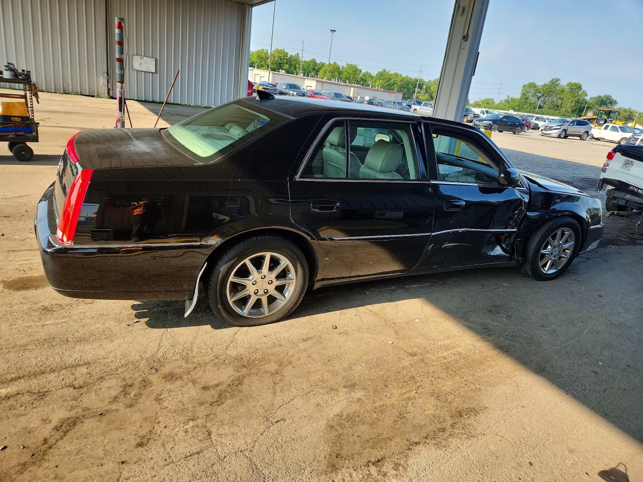 1G6KD5E65BU143676 · 2011 CADILLAC DTS · 3/12