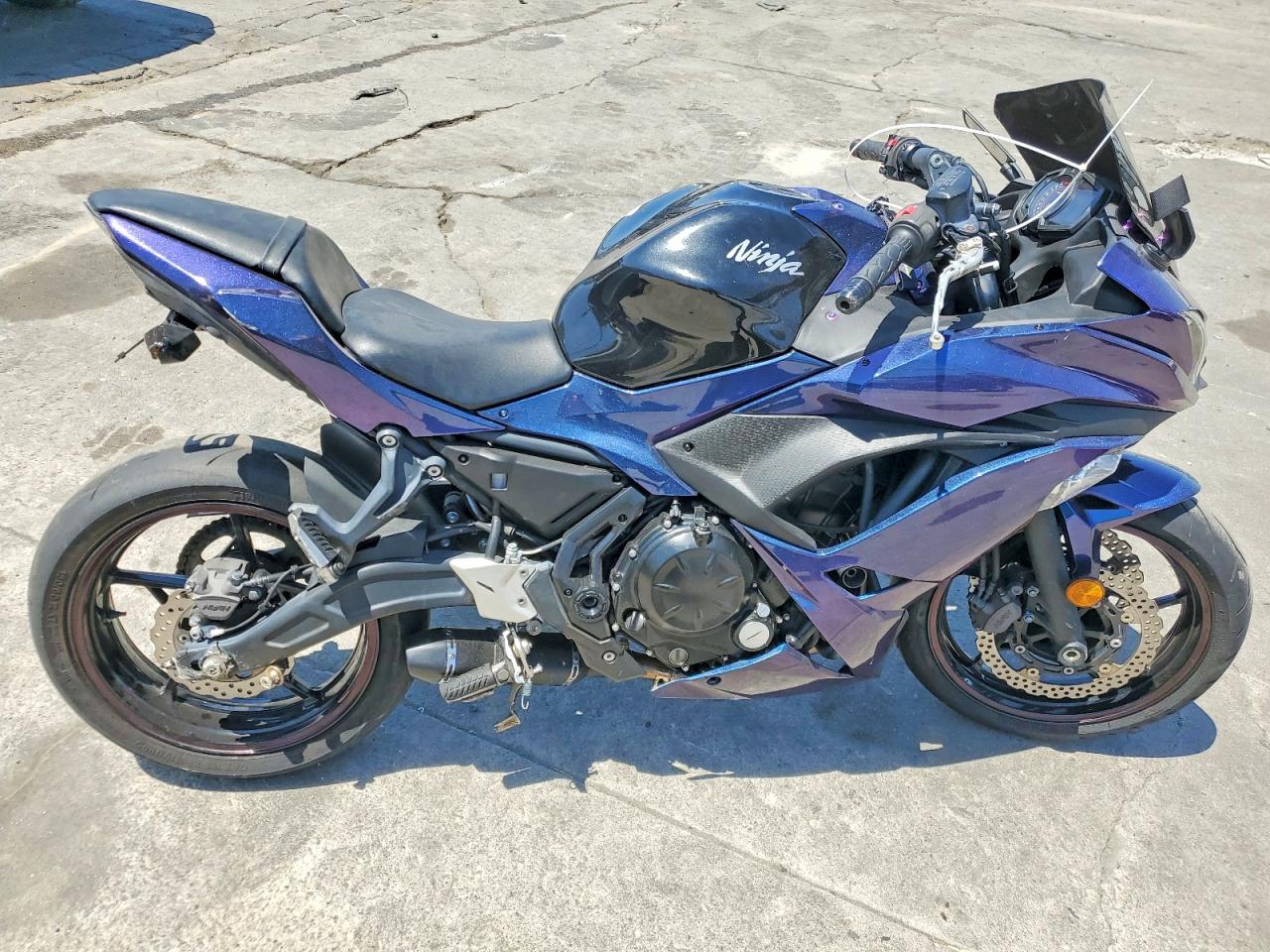 JKAEXEK19KDA29400 · 2019 KAWASAKI EX650