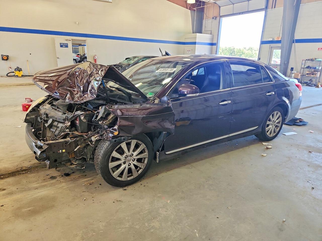 2012 TOYOTA AVALON