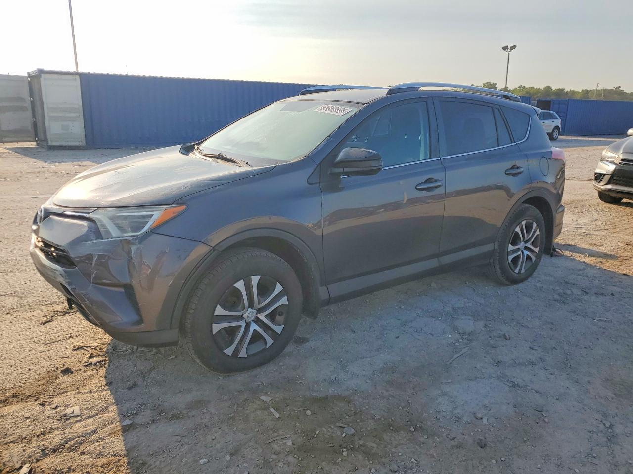 2T3BFREV2GW509819 · 2016 TOYOTA RAV4