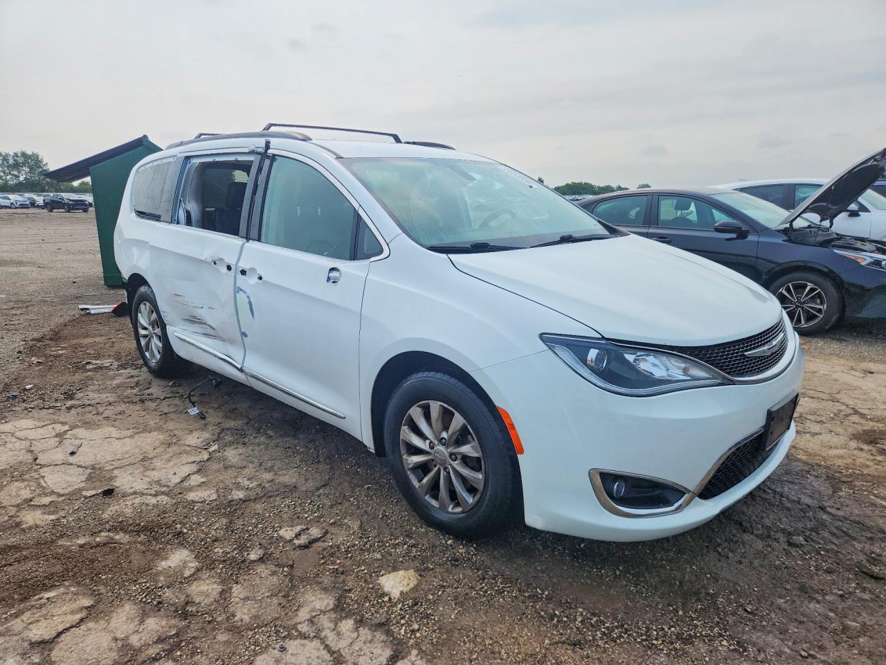 2C4RC1BG9HR703290 · 2017 CHRYSLER PACIFICA · 4/13