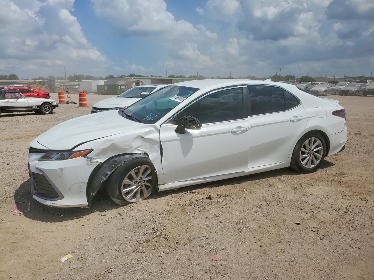 4T1C11AK2NU054024 · 2022 TOYOTA CAMRY