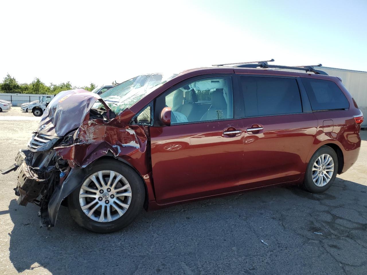 5TDYK3DC2FS580506 · 2015 TOYOTA SIENNA