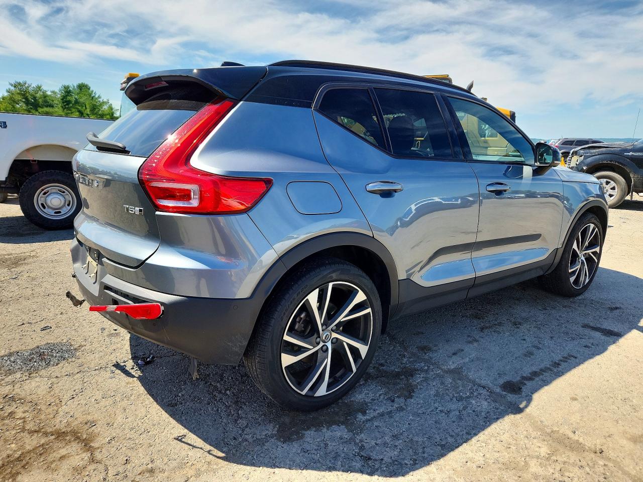 YV4162UM1K2103086 · 2019 VOLVO XC40 · 3/12