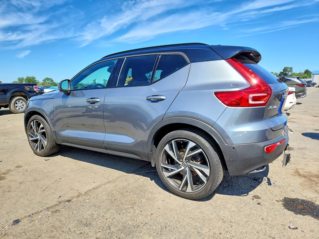 YV4162UM1K2103086 · 2019 VOLVO XC40 · 2/12