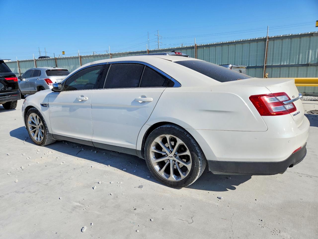 1FAHP2F88FG209161 · 2015 FORD TAURUS · 2/12
