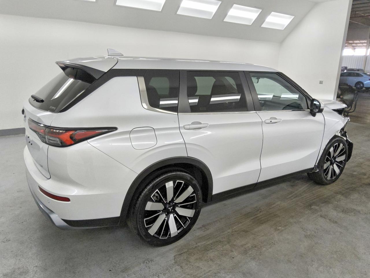 JA4J4VA81SZ060095 · 2025 MITSUBISHI OUTLANDER · 3/12
