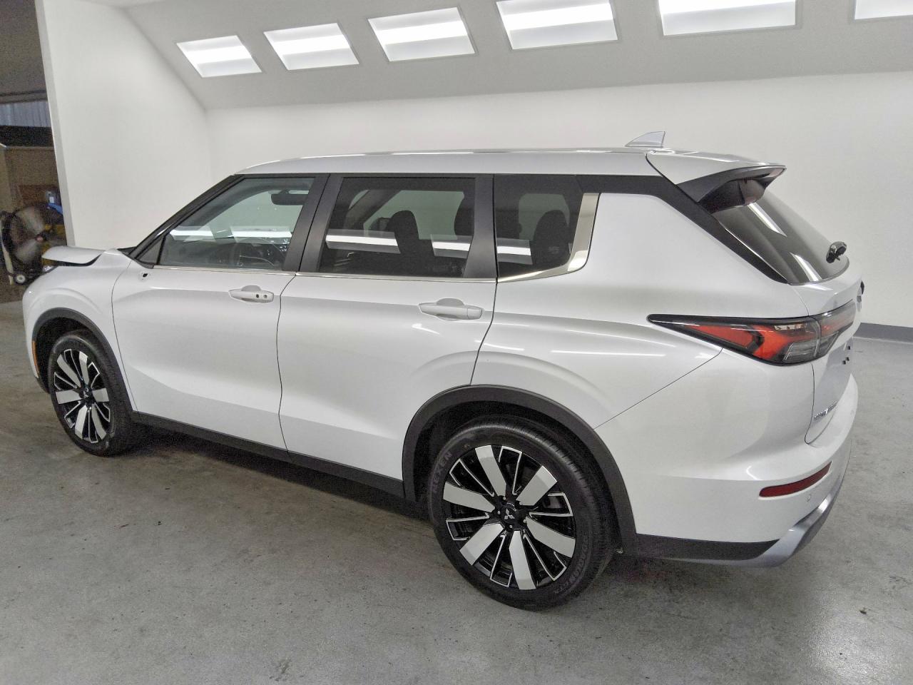 JA4J4VA81SZ060095 · 2025 MITSUBISHI OUTLANDER · 2/12
