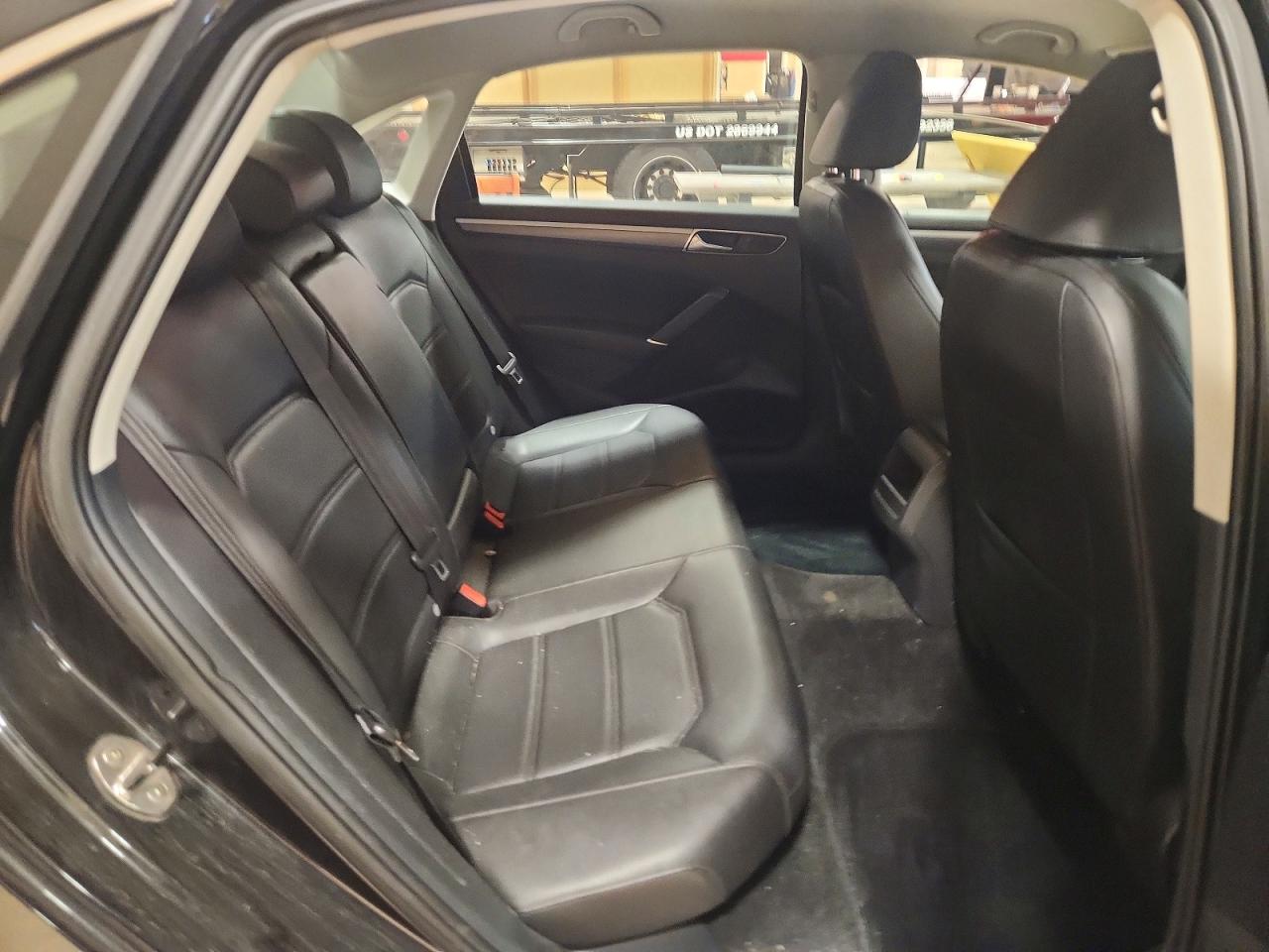 1VWDT7A39HC044175 · 2017 VOLKSWAGEN PASSAT · 10/12