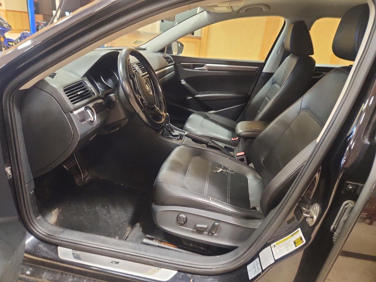 1VWDT7A39HC044175 · 2017 VOLKSWAGEN PASSAT · 7/12