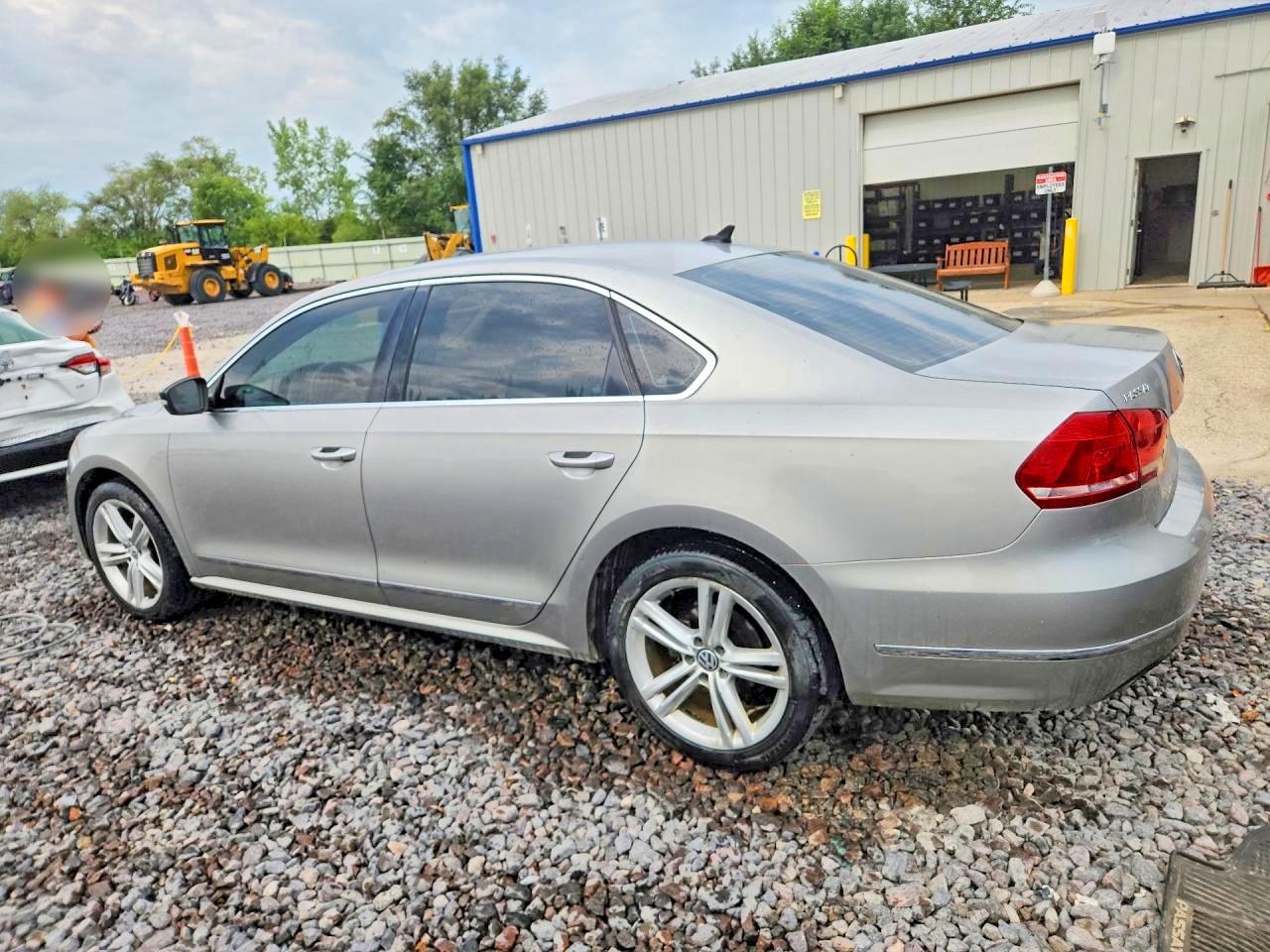 1VWBN7A37DC112002 · 2013 VOLKSWAGEN PASSAT · 2/12