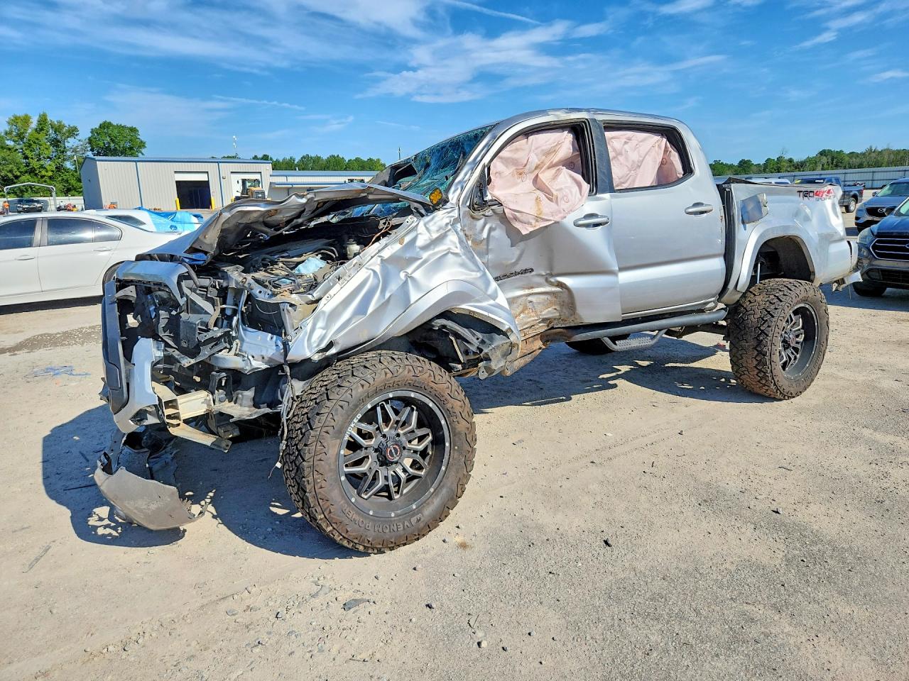 3TMCZ5AN8HM061857 · 2017 TOYOTA TACOMA