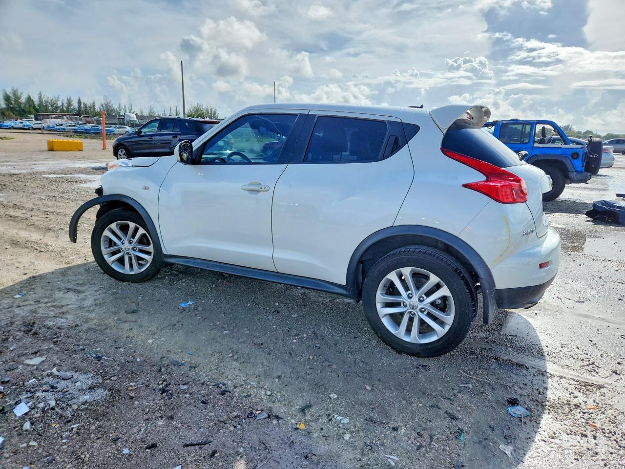 JN8AF5MV1ET363584 · 2014 NISSAN JUKE · 2/13