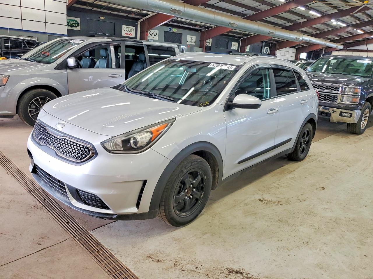 KNDCB3LC8J5200580 · 2018 KIA NIRO