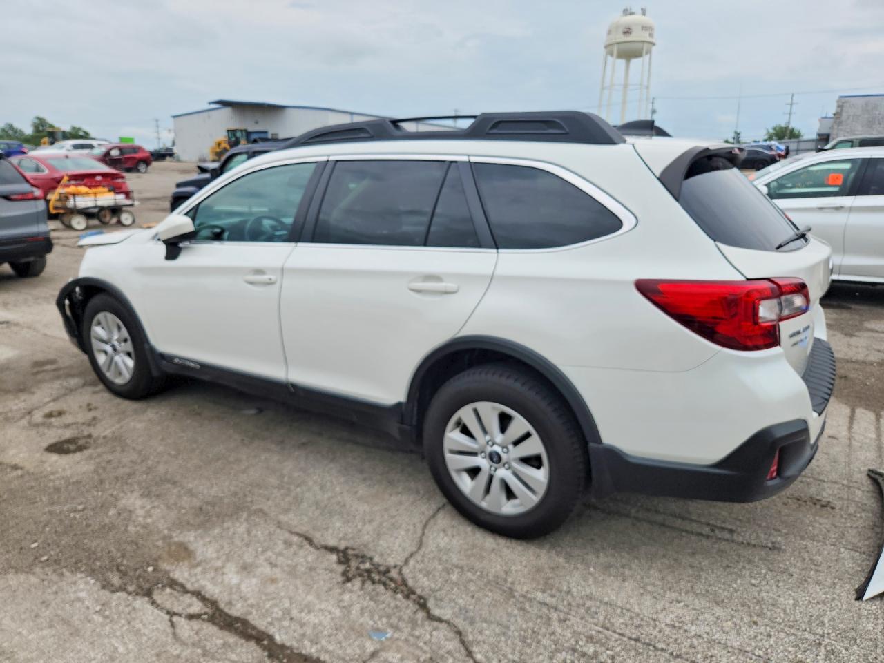 4S4BSADC3J3277413 · 2018 SUBARU OUTBACK · 2/14