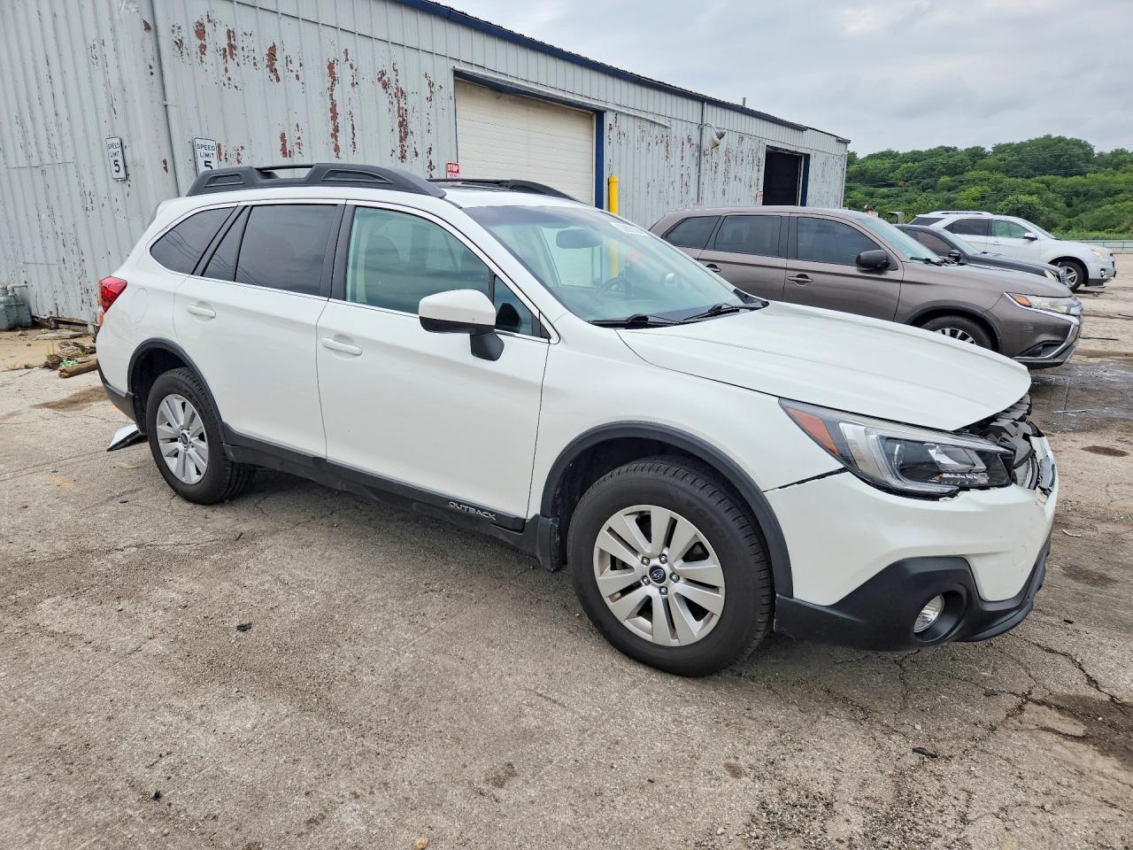 4S4BSADC3J3277413 · 2018 SUBARU OUTBACK · 4/14