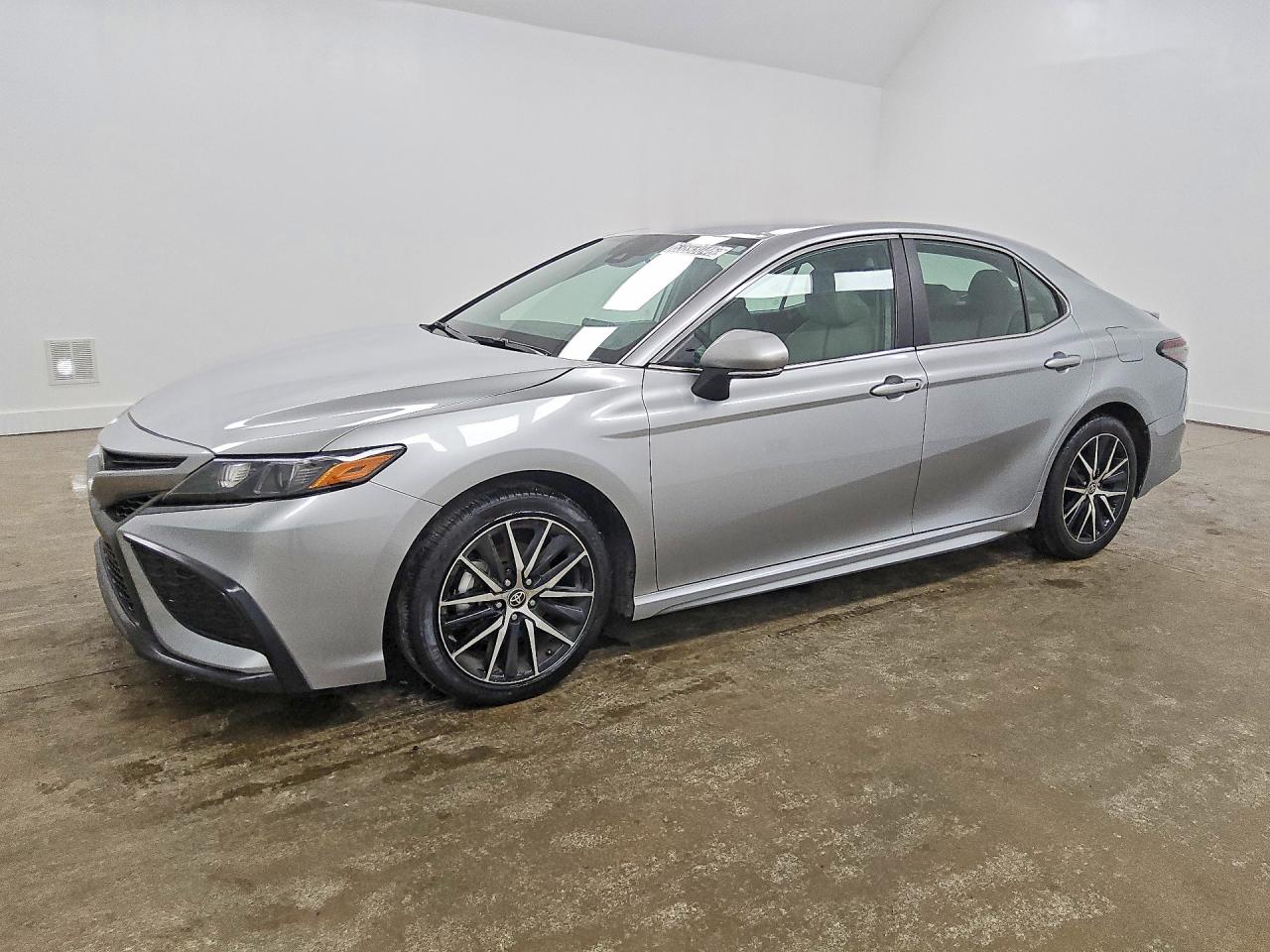 4T1G11AKXRU892843 · 2024 TOYOTA CAMRY