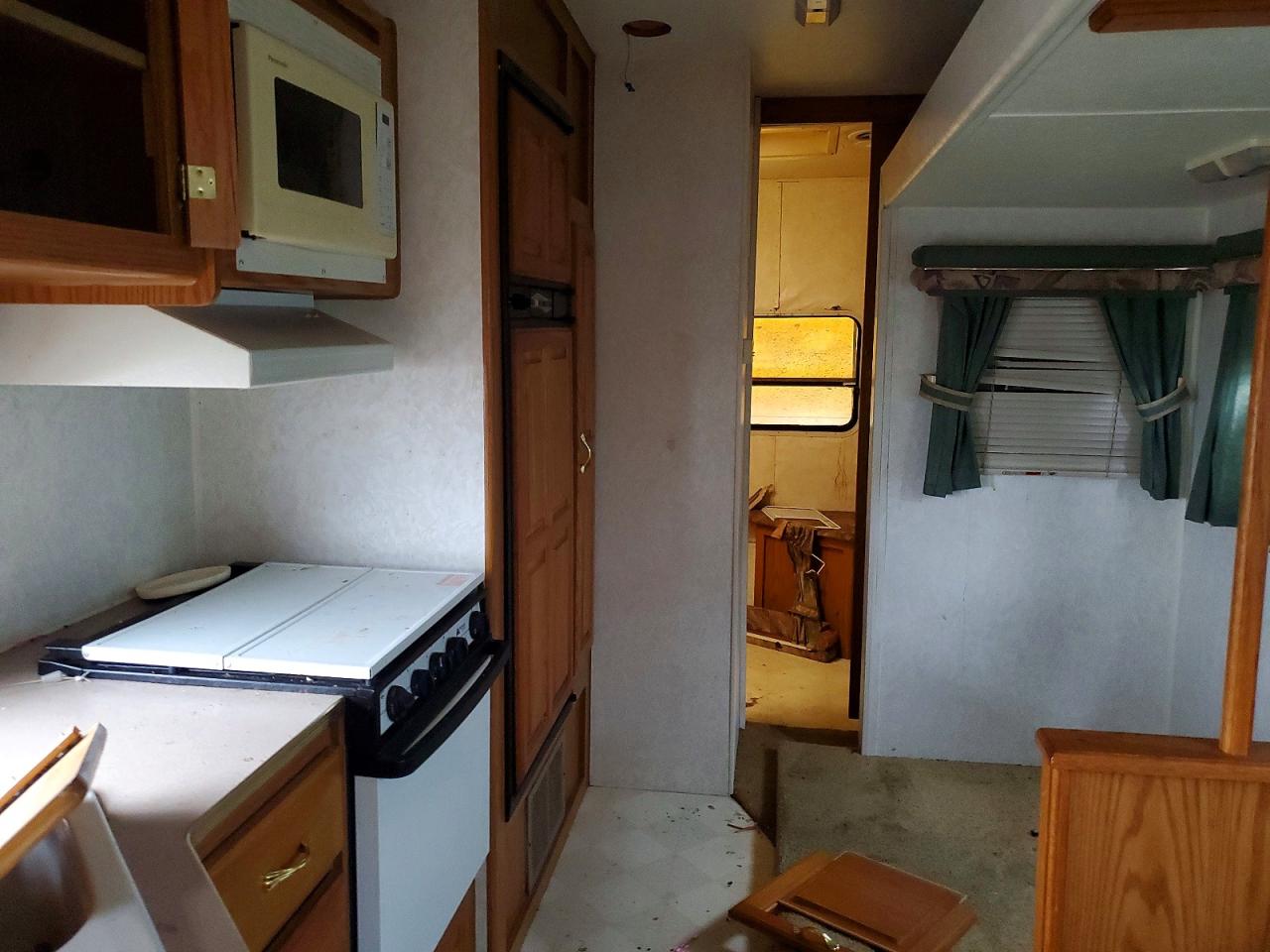 1UJCJ02NXX5L10334 · 1999 JAYCO RV TRAILER · 6/10