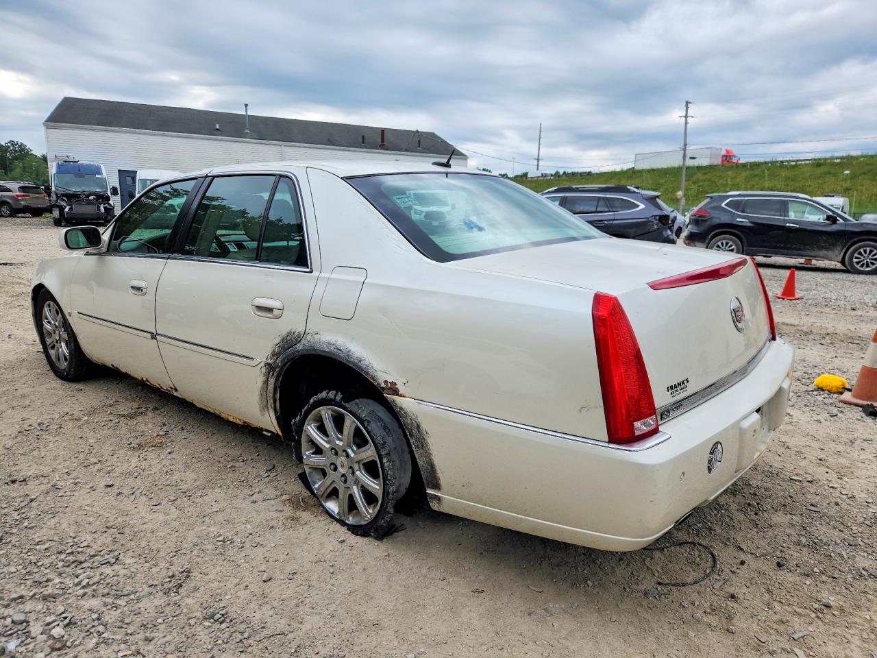1G6KD57Y58U201163 · 2008 CADILLAC DTS · 2/13