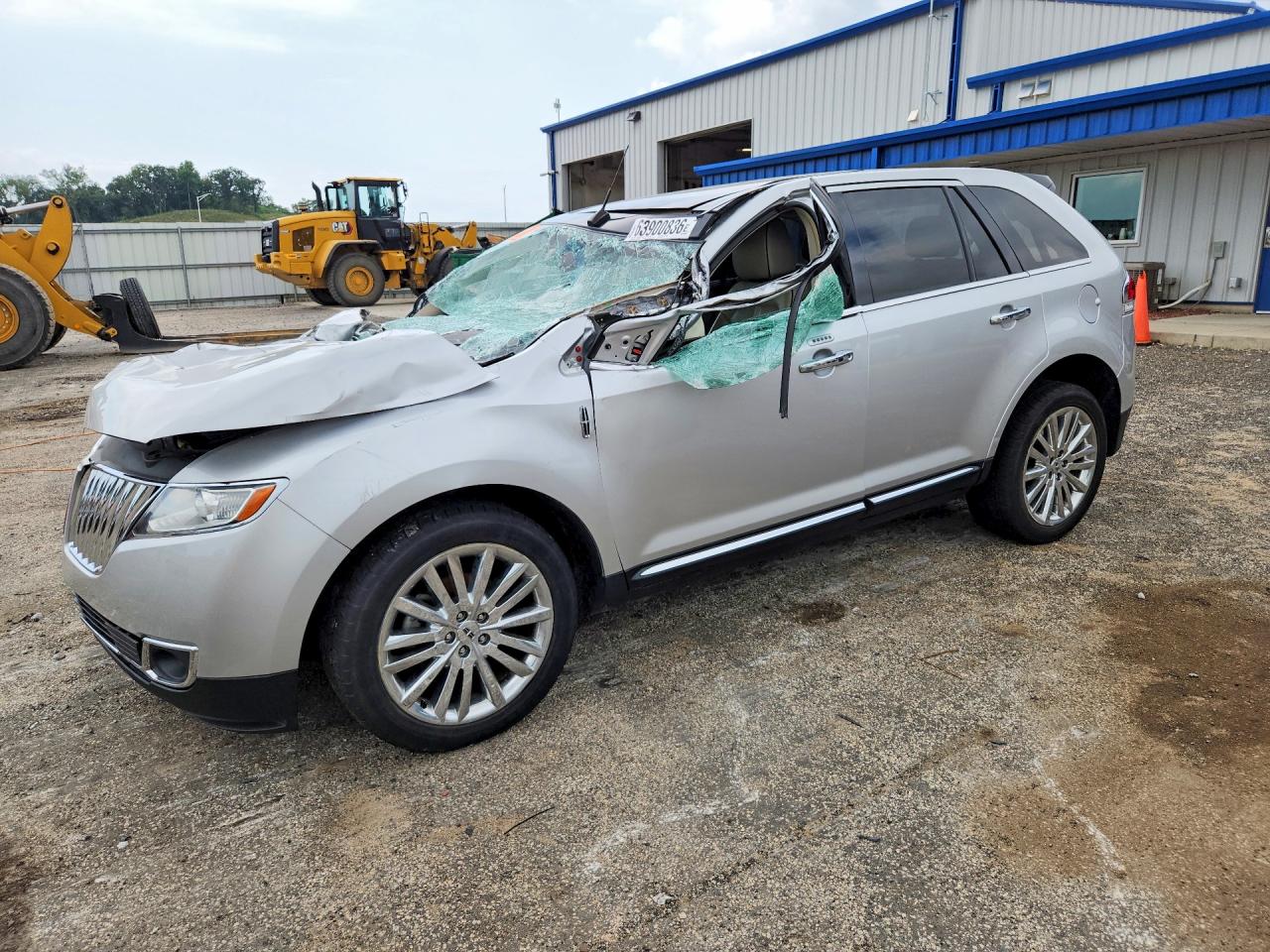 2LMDJ8JK9DBL47828 · 2013 LINCOLN MKX