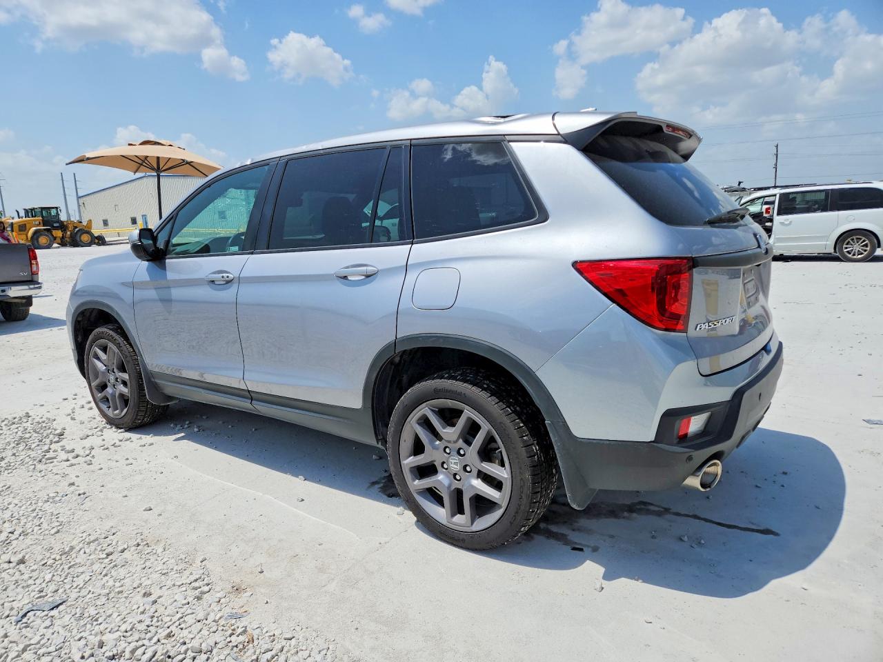 5FNYF8H59NB027724 · 2022 HONDA PASSPORT · 2/13