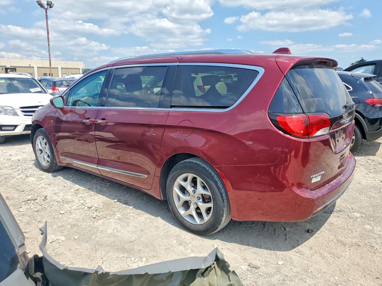 2C4RC1EG8HR729391 · 2017 CHRYSLER PACIFICA · 2/14