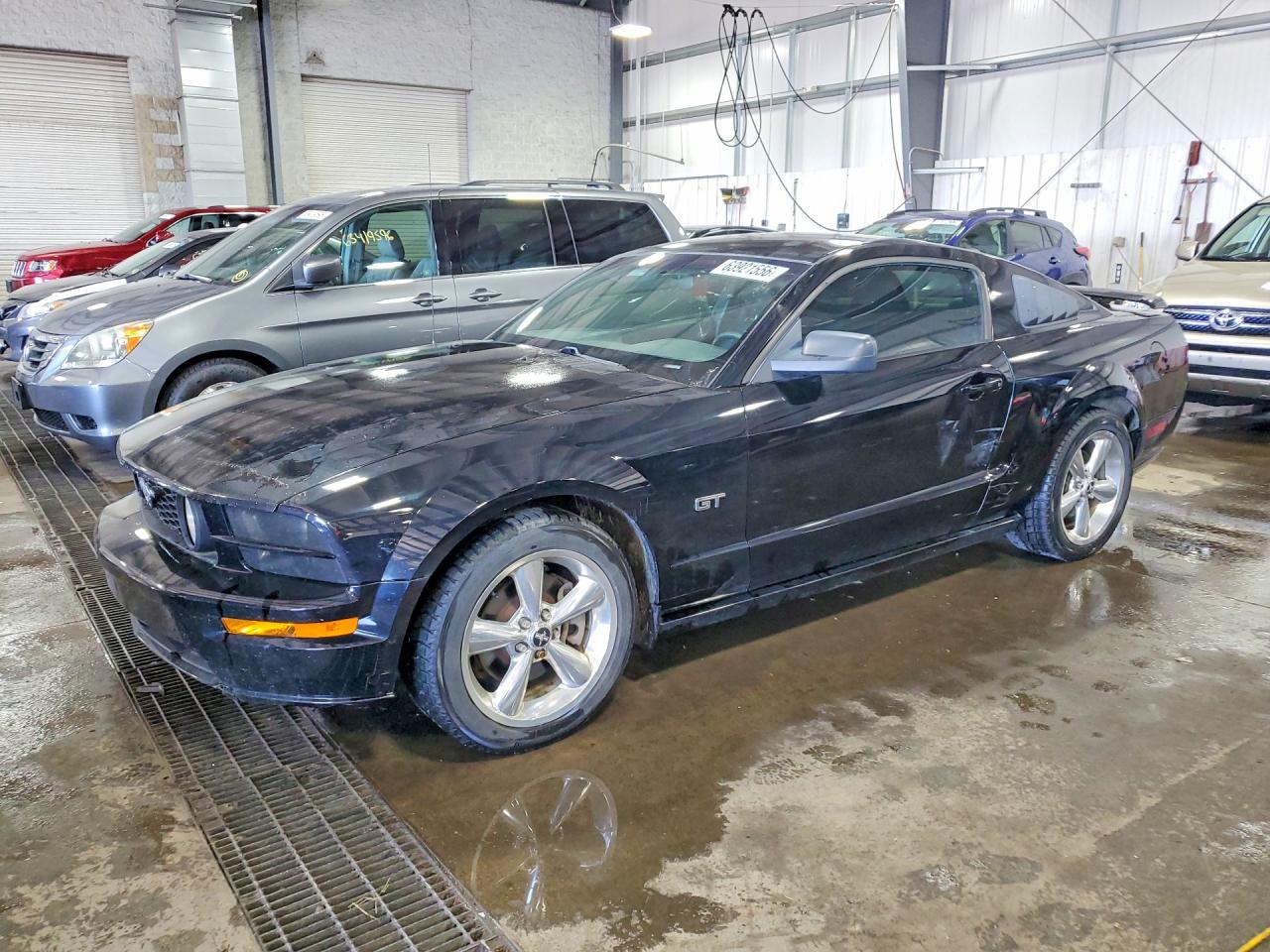 1ZVFT82H565265332 · 2006 FORD MUSTANG