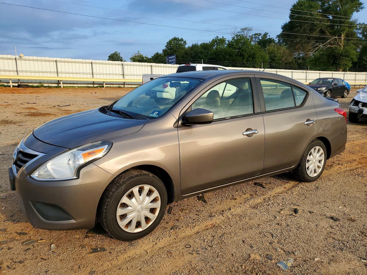 3N1CN7AP0FL828759 · 2015 NISSAN VERSA