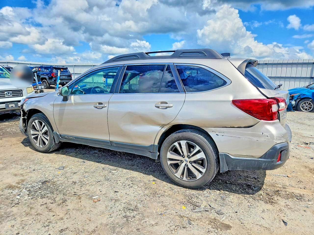 4S4BSANC2J3333405 · 2018 SUBARU OUTBACK · 2/13