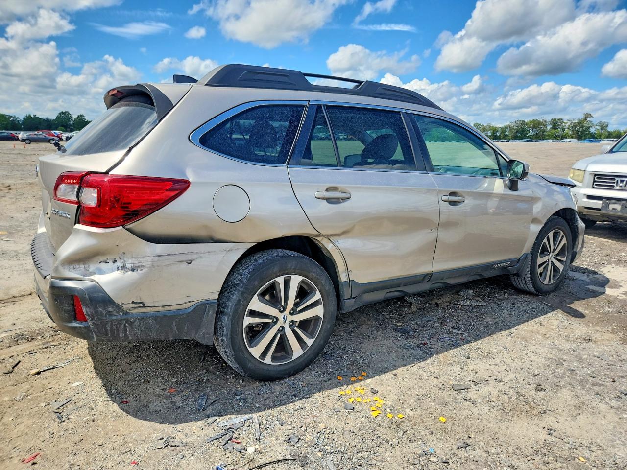 4S4BSANC2J3333405 · 2018 SUBARU OUTBACK · 3/13