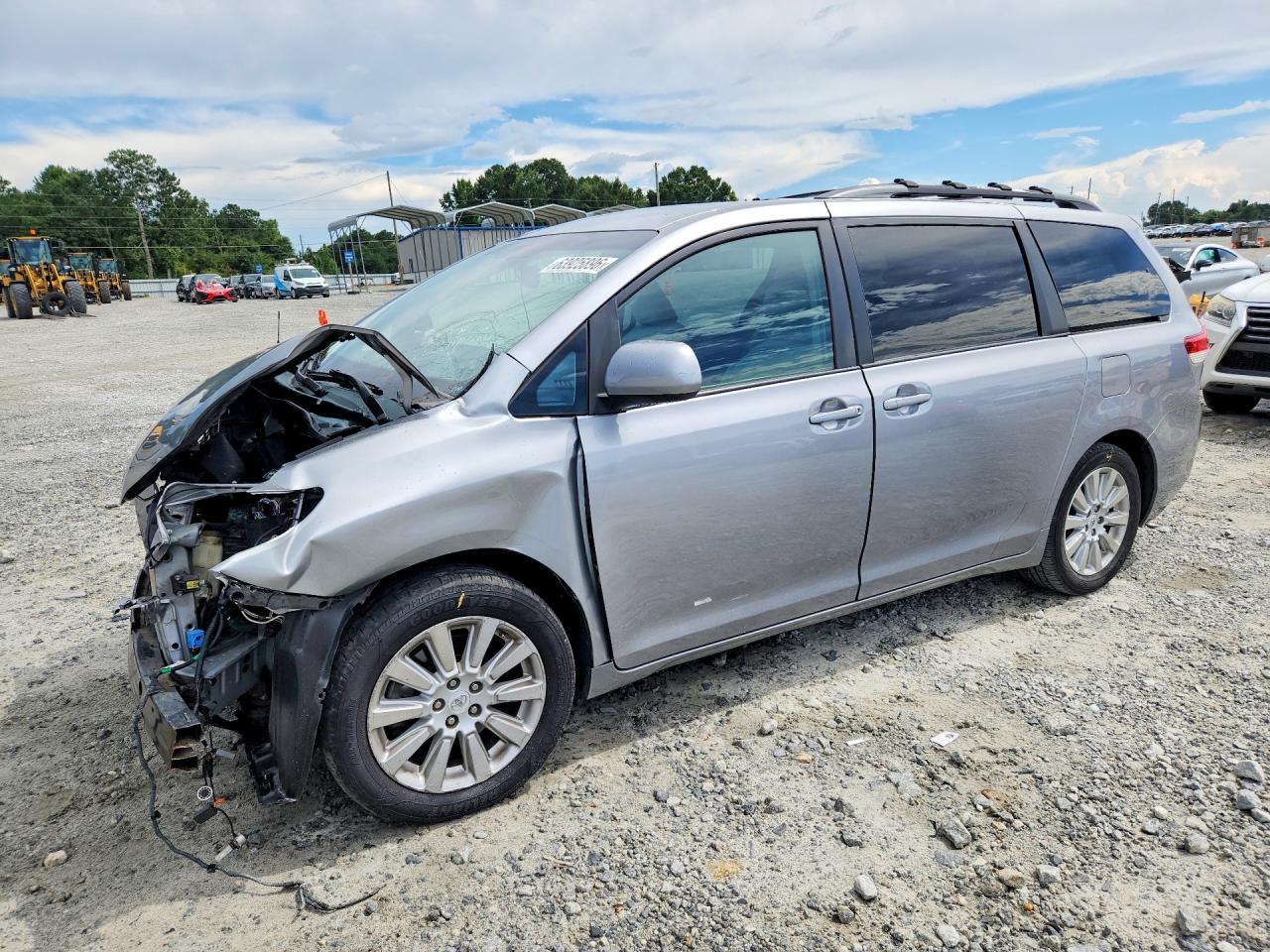 5TDJK3DC9BS003967 · 2011 TOYOTA SIENNA