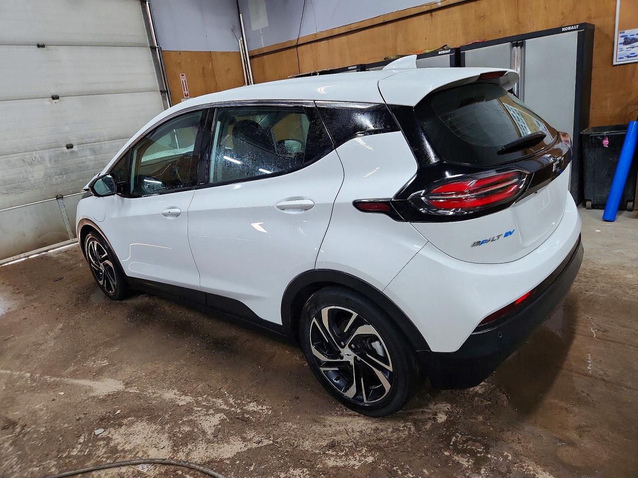 1G1FX6S02P4132422 · 2023 CHEVROLET BOLT EV · 2/13
